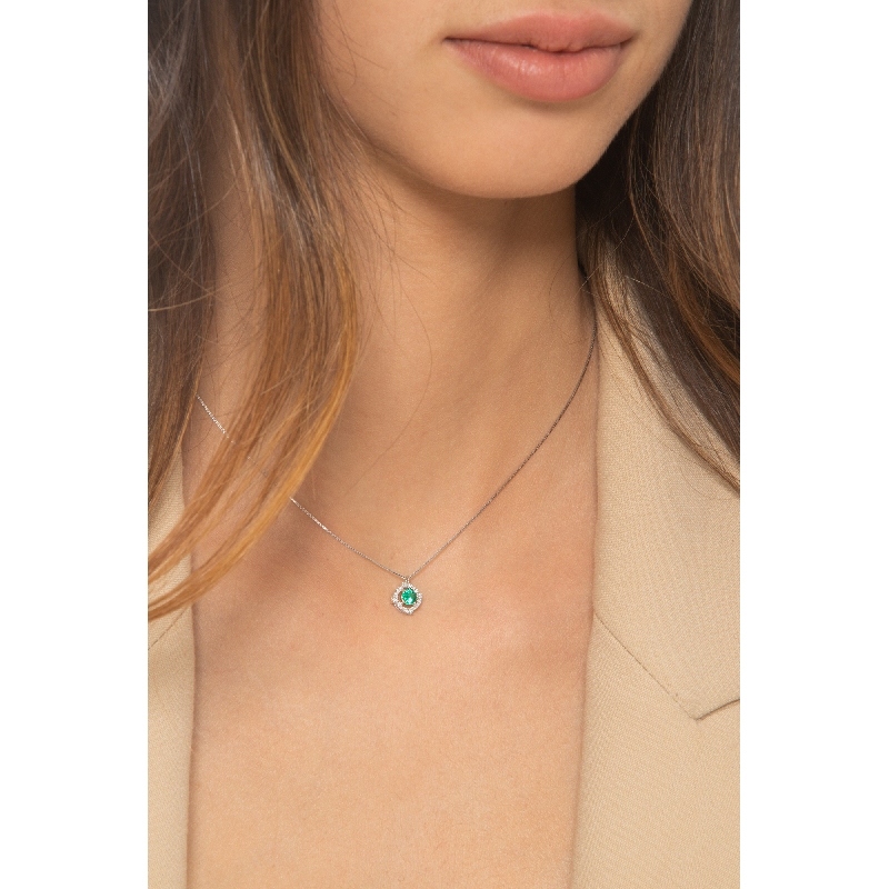 18k white gold necklace with diamonds and central emerald