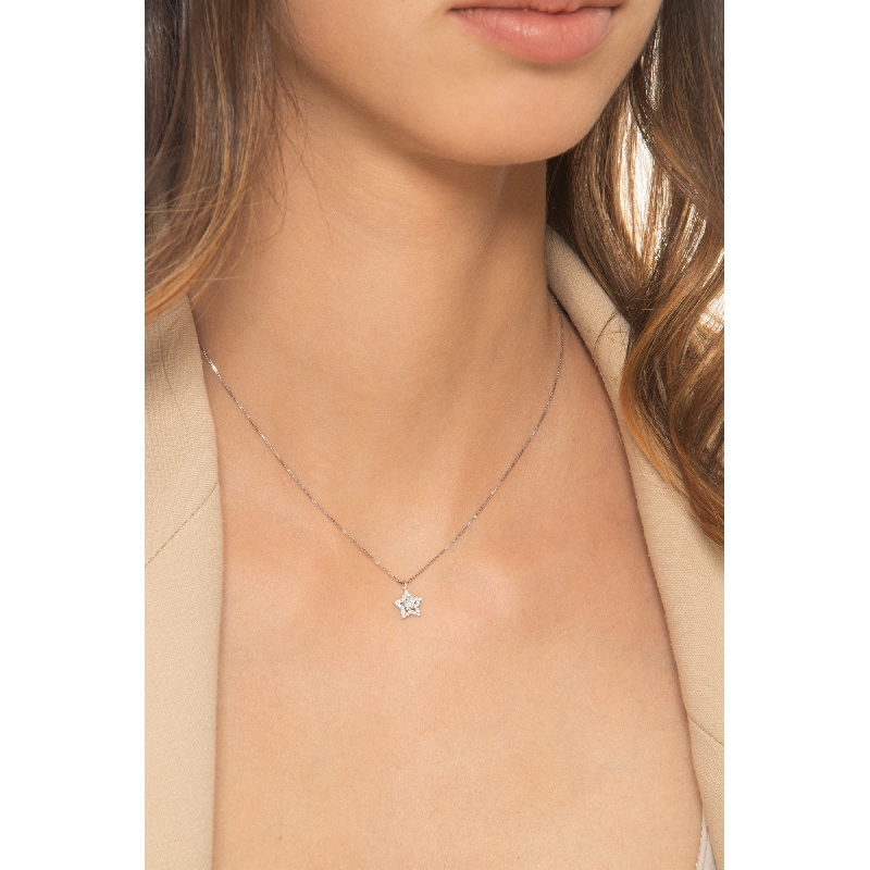 Necklace in white gold 18k with diamonds star