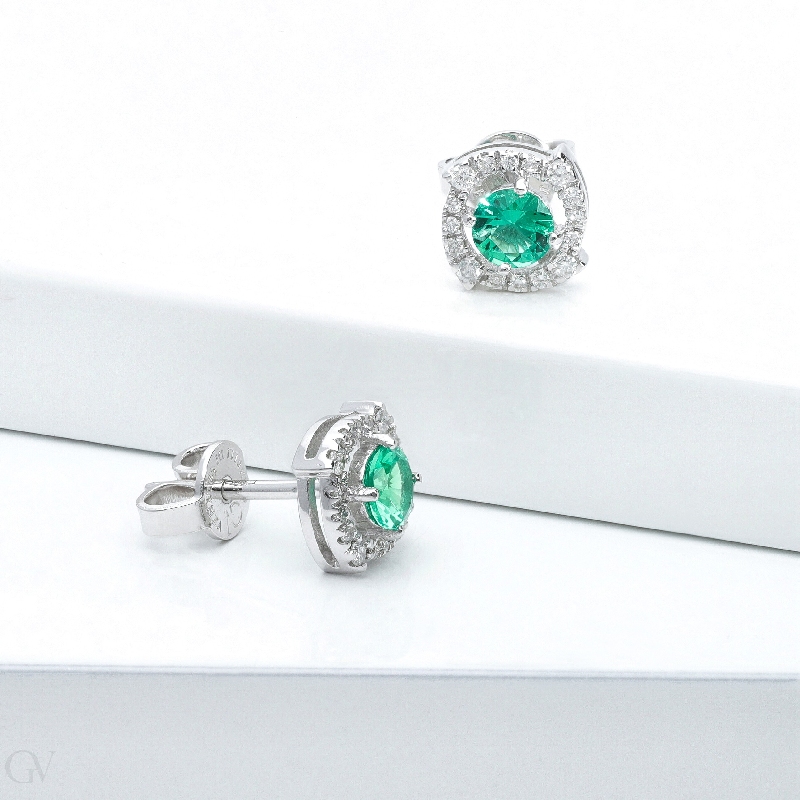 Earrings in white gold 18k with central emerald and diamonds
