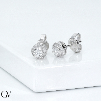 18k white gold earrings with halo in diamonds and central diamond of about 0.10 ct