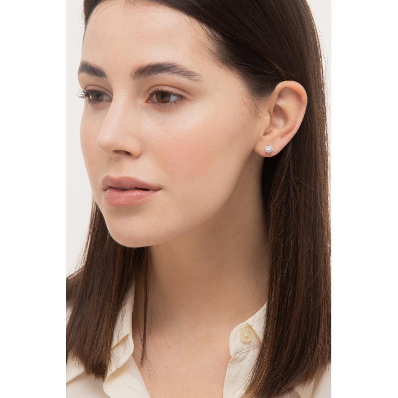 18k white gold earrings with halo in diamonds and central diamond of about 0.10 ct