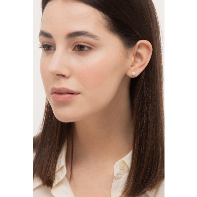 18k white gold earrings with halo in diamonds and central diamond of about 0.10 ct