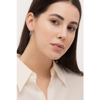 Orecchini in oro bianco 18k a monachella con zaffiri blu e diamanti