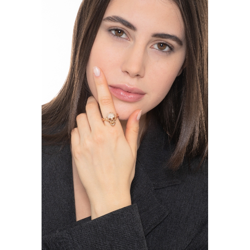 Rosé gold 18k skull ring with black and white diamonds 