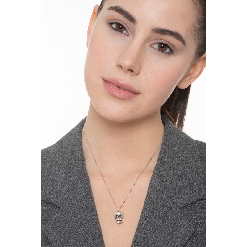 Collana in oro bianco 18k con ciondolo a teschio in diamanti  bianchi e neri