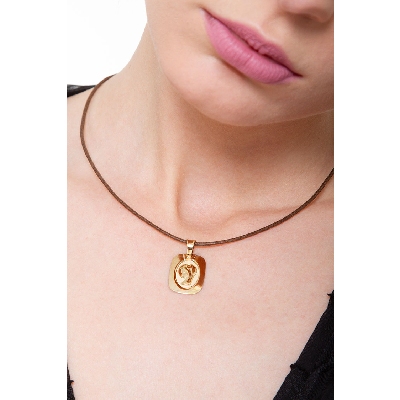  Virgin Mary celestial image in 18k yellow gold