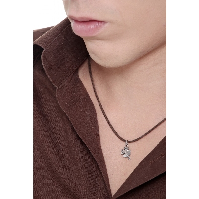 Four-leaf clover pendant in 18k white gold