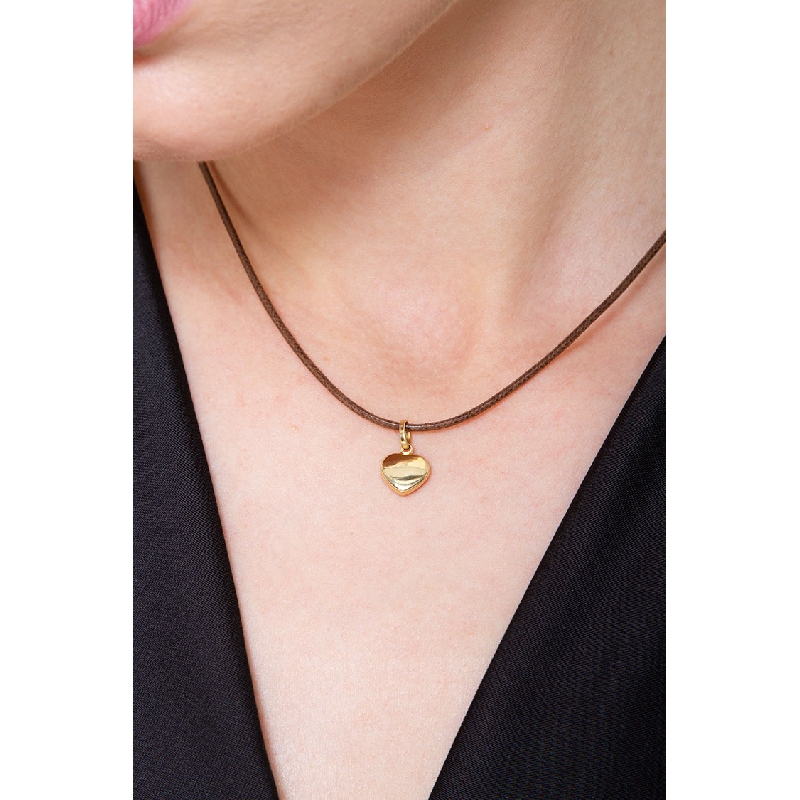 Flat heart pendant in 18k yellow gold