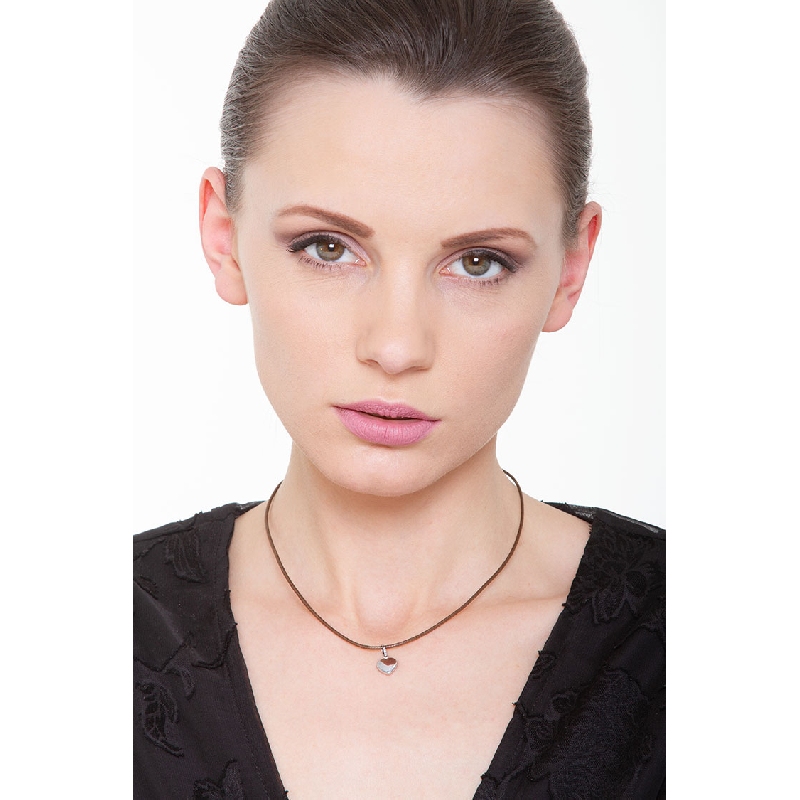 Flat heart pendant in 18k white gold