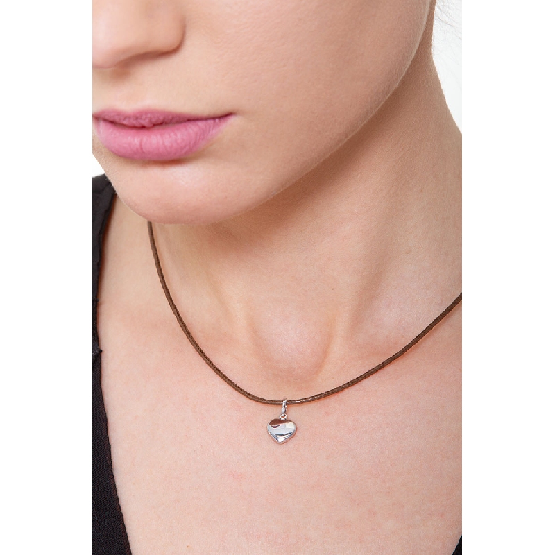 Flat heart pendant in 18k white gold