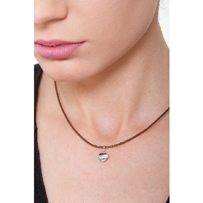 Flat heart pendant in 18k white gold