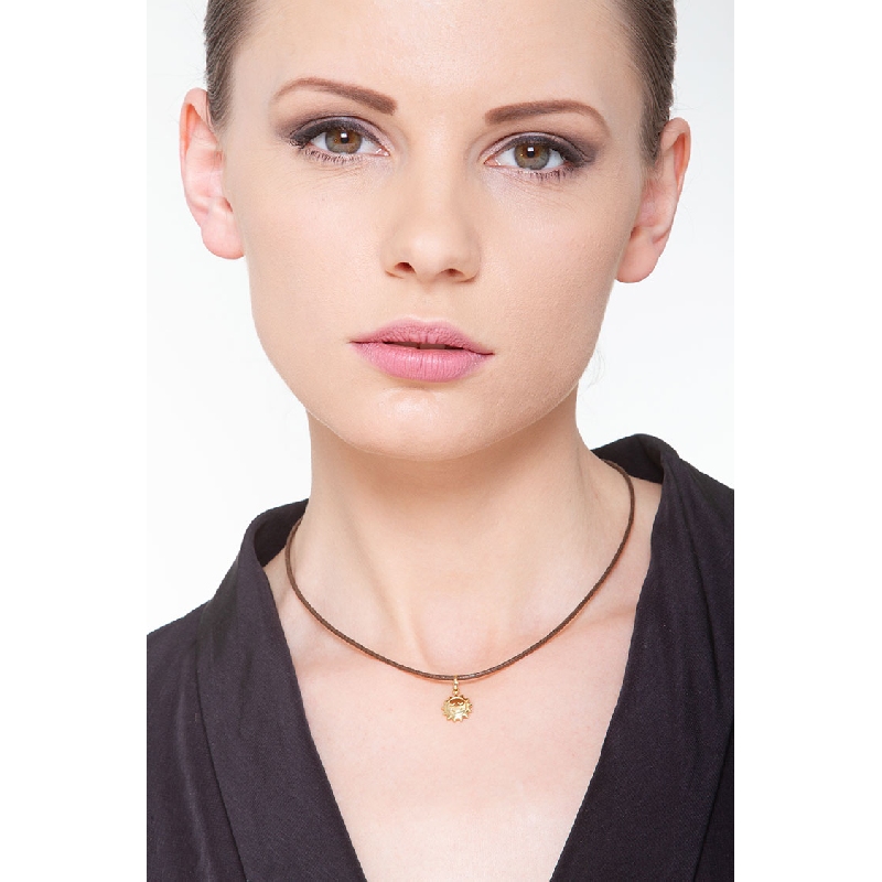 Smiling sun pendant in 18k yellow gold