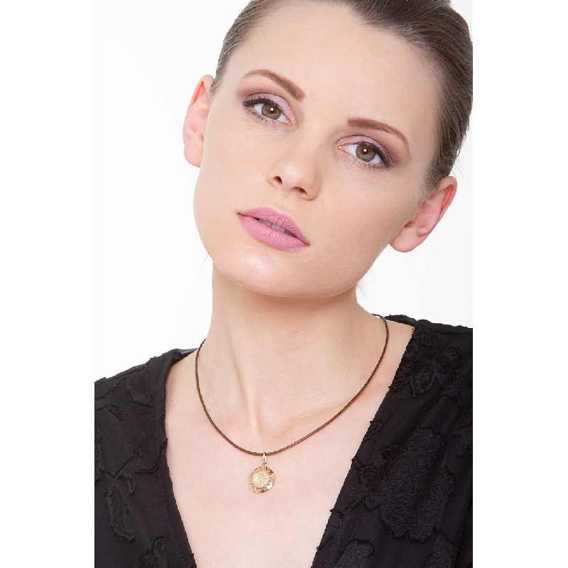 Virgin Mary perfored pendant in 18k yellow gold