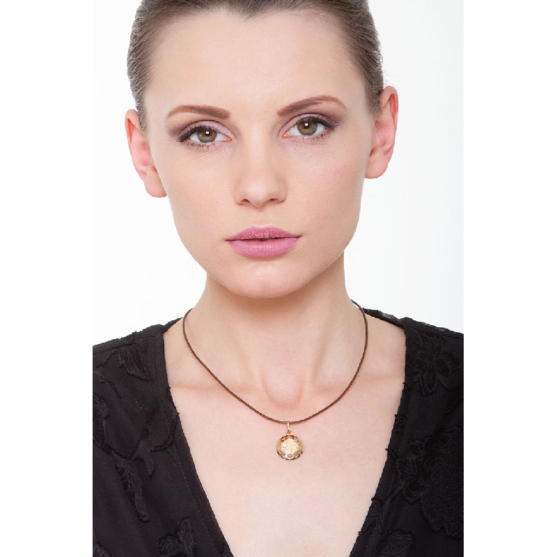 Perfored angel pendant in 18k yellow gold