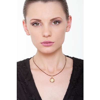 Perfored angel pendant in 18k yellow gold