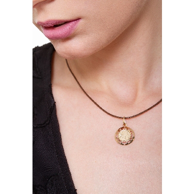 Perfored angel pendant in 18k yellow gold