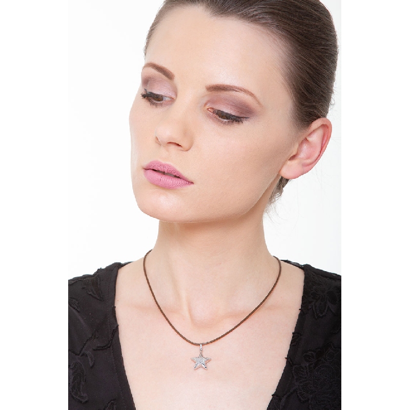 Diamond cut star shaped pendant in 18k white gold