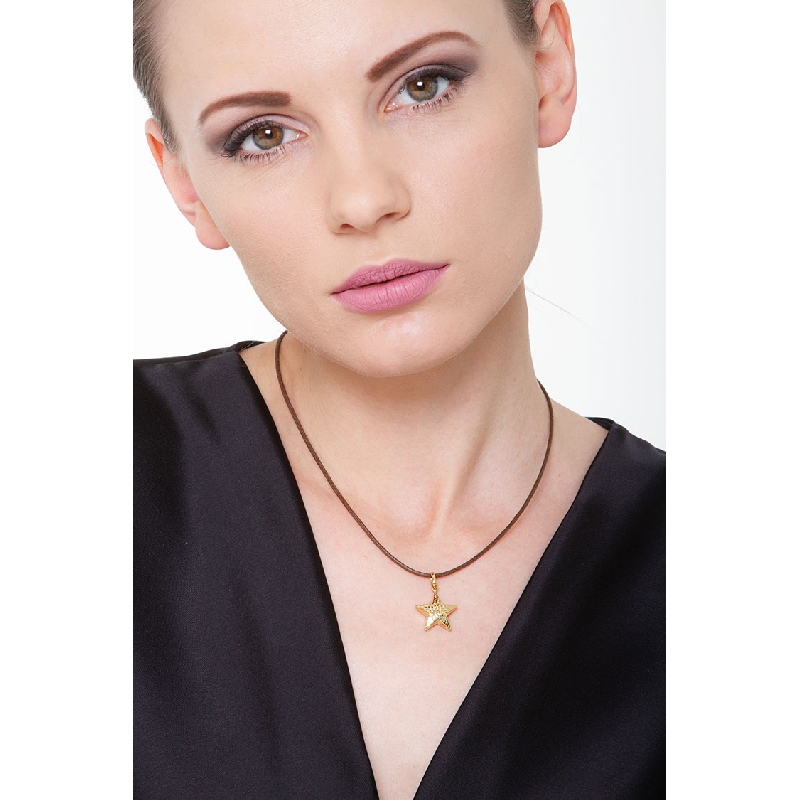 Yellow gold 18k diamond cut star pendant 