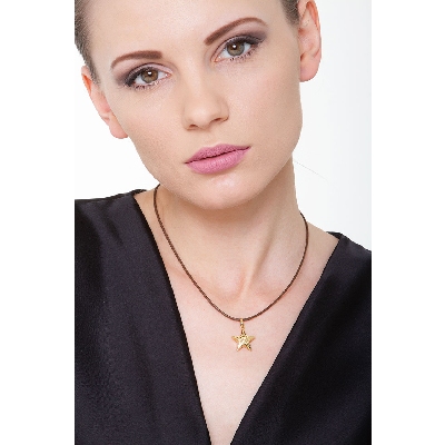 Yellow gold 18k diamond cut star pendant 