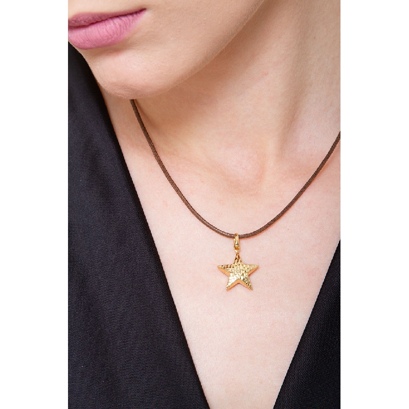 Yellow gold 18k diamond cut star pendant 