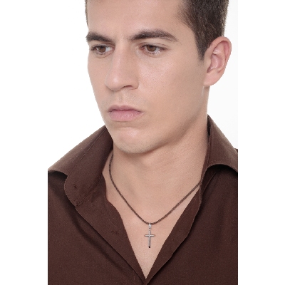 Ciondolo Croce in oro bianco 18k, circa 2 cm.