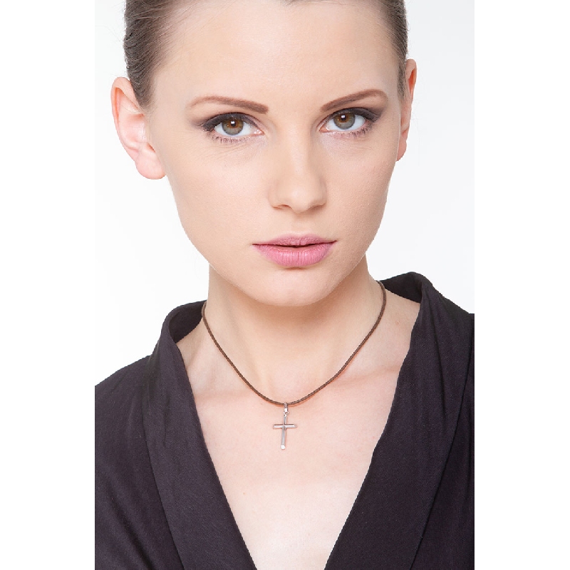 Ciondolo Croce in oro bianco 18k, circa 2 cm.