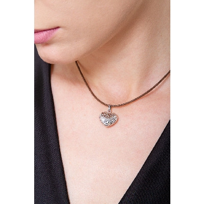 Diamond cut heart pendant in 18k white gold