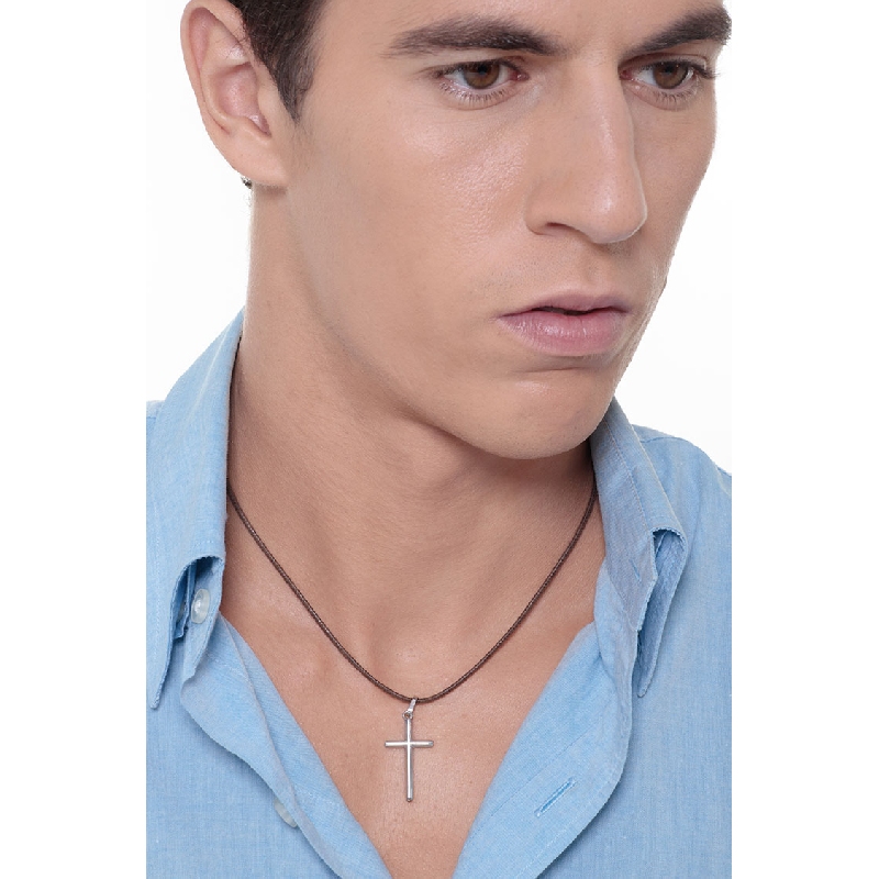 Cross pendant in 18k white gold 