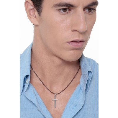 Cross pendant in 18k white gold 