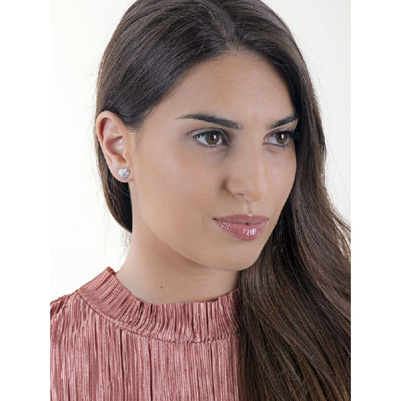 Diamond cut heart earrings in 18k white gold