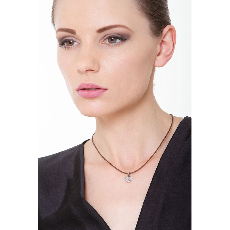 Diamond cut heart pendant in 18k white gold