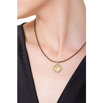 Medaglia sacra con Madonna e bimbo in oro giallo 18k.