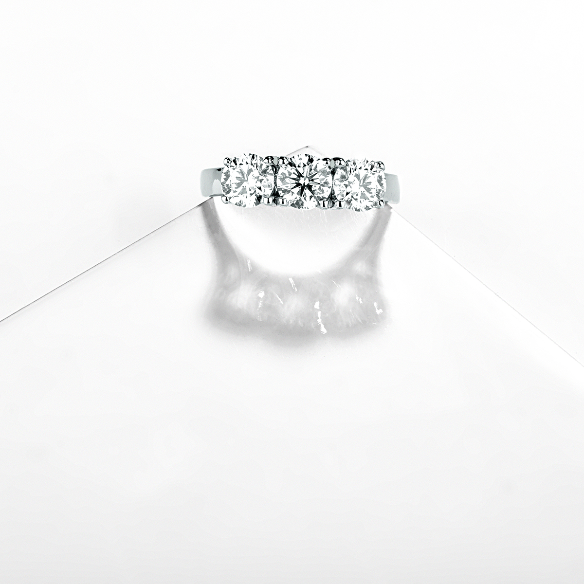 anello trilogy con 3 diamanti