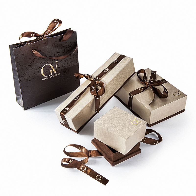 Gioielli in oro e pietre preziose